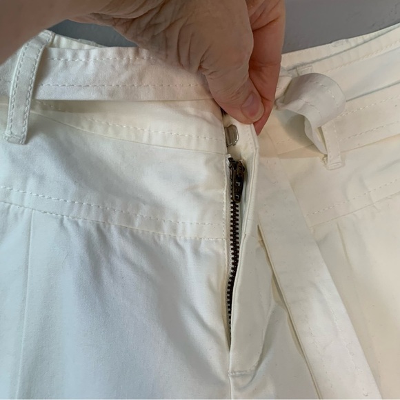 Banana Republic winter white 80’s style waist shorts w tie and pockets. Size 4 - Picture 5 of 9